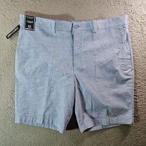 NWT Roundtree & Yorke Casuals Shorts Men 42 x 9 Classic Leaf Textured White Blue